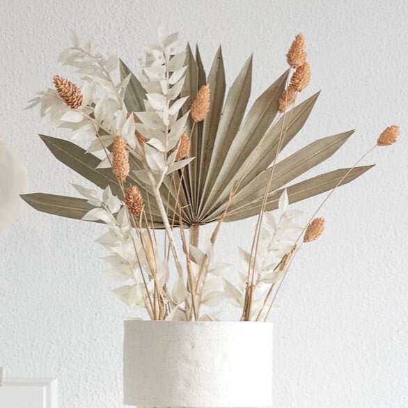 Palmy Spears: Dried flower arrangement with a highlight