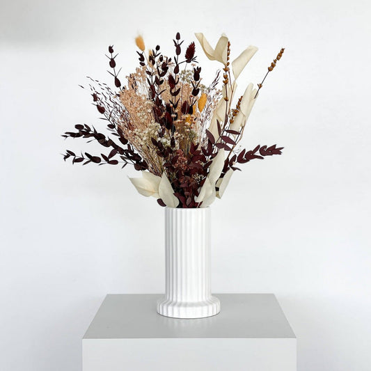 Autumn flair: bouquet of dried flowers in strong colours